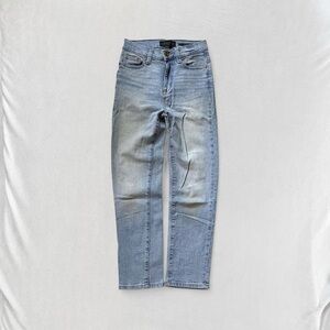 Kendall Kylie Icon High-Waisted Rise Straight Light Blue Mom Jeans, Women’s 24”